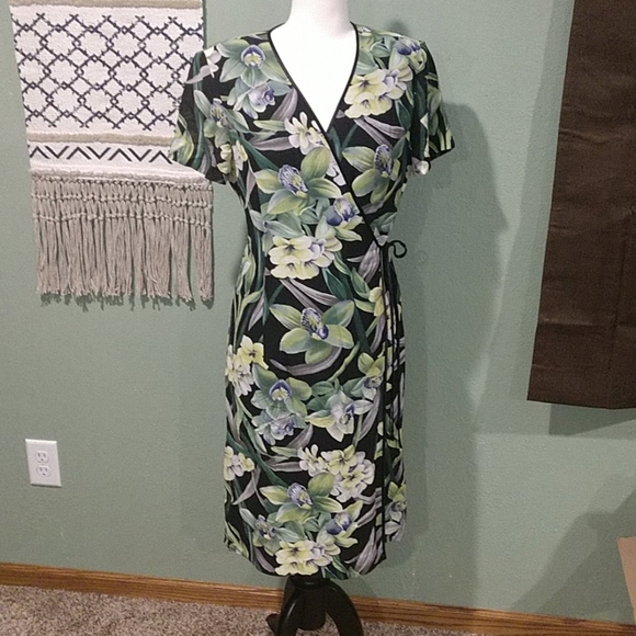 Dana Buchman Dresses & Skirts - Dana Buchman Vintage Silk Wrap Dress